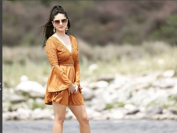 Sunny Thanks The Girl Who Hit On Her Sunny Thanks The Girl Who Hit On Her