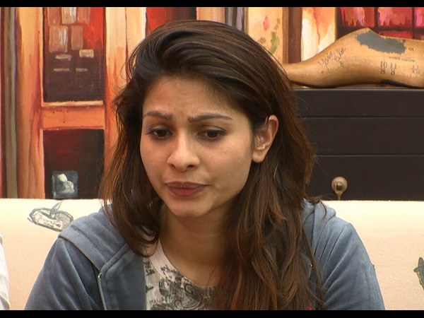 Tanisha Mukherjee (Bigg Boss 7) Tanisha Mukherjee (Bigg Boss 7)