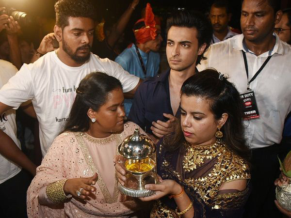 Candid Click Candid Click