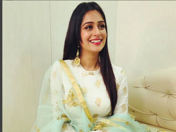 The Actress Is Not Prepared For Her Look Or Wardrobe!