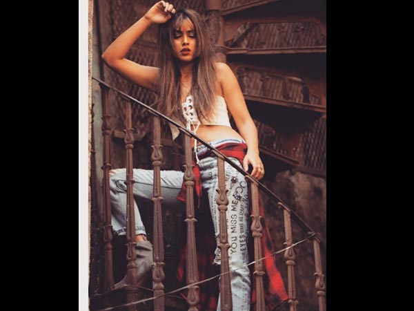 Nia Has A Quirky Style 