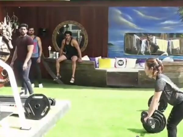 Is Shivashish Shying Away From Roshmi? 