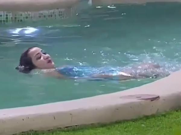 Roshmi Impresses The King 