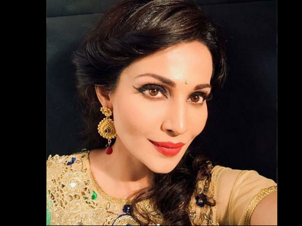 What A Pretty Ghost! 