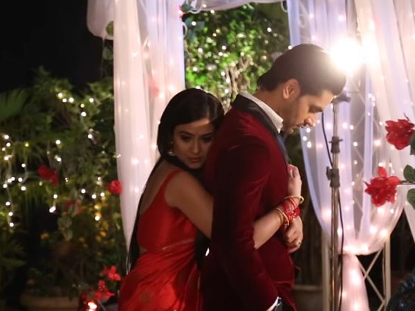 Mouli Reaches The Venue