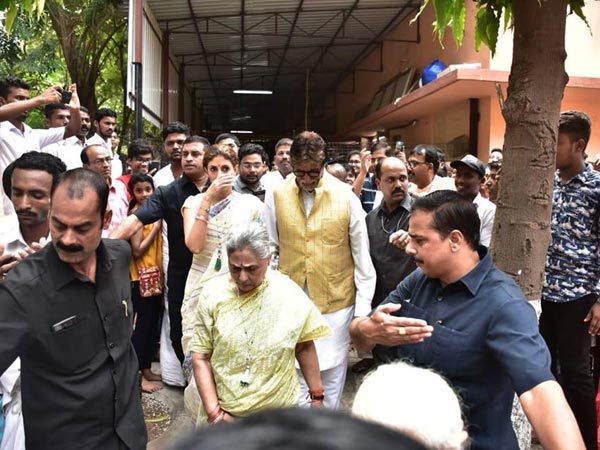 Jaya Bachchan Was Unhappy With The Paparazzi Jaya Bachchan Was Unhappy With The Paparazzi