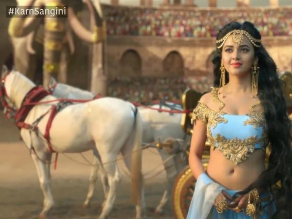 Tejaswi Steals The Show; Fans Praise The Actress