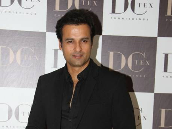 An Anonymous Lady Claims Rohit Roy Harassed Her!