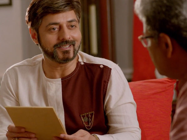 Naveen Gives The Ashirvad Invite To Prerna's Family Naveen Gives The Ashirvad Invite To Prerna's Family