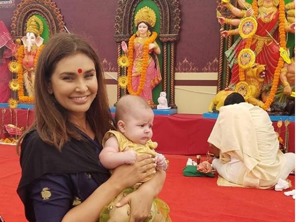 Lisa Ray With Her Daughter Soleil Lisa Ray With Her Daughter Soleil