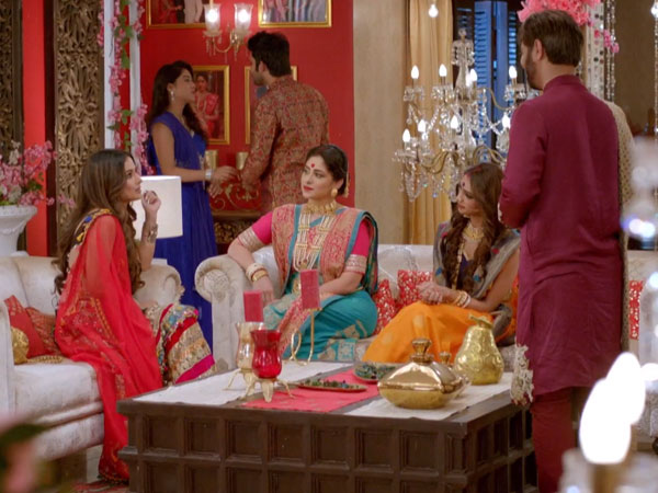 Mohini Meets Komolika 