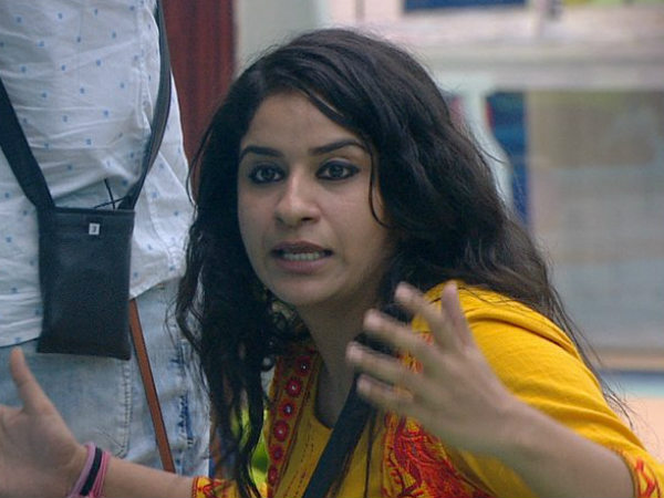 Bigg Boss 12 Spoiler: Surbhi Gets Aggressive!