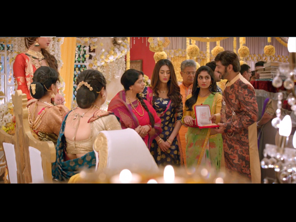 Naveen Buys Prerna's Family Expensive Presents