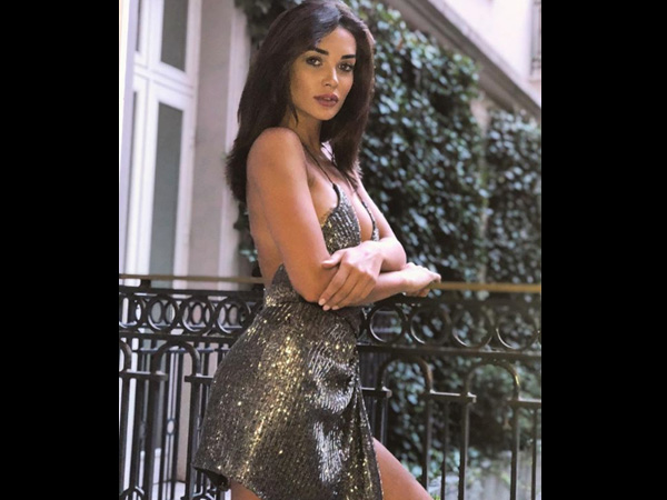 She Has A Sea Of Fan Following