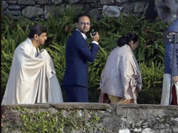 Deepika's Father Prakash Padukone Heading Towards The Wedding Venue