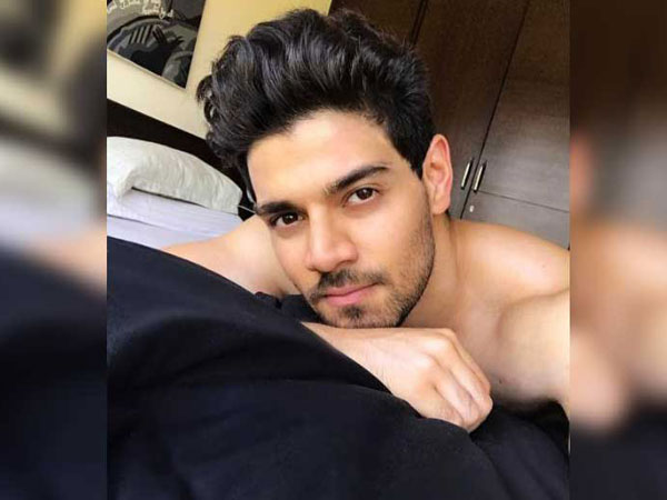 Sooraj Pancholi Thanked His Parents!