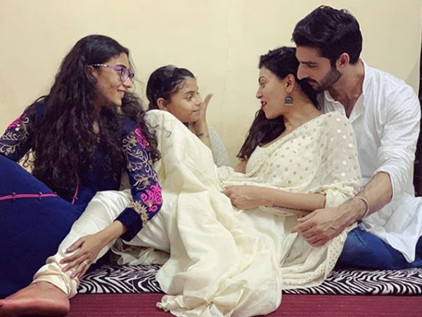 Sushmita & Rohman Spent Diwali Together