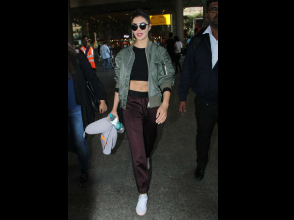 Jacqueline Walks Out Of Airport With Swagger