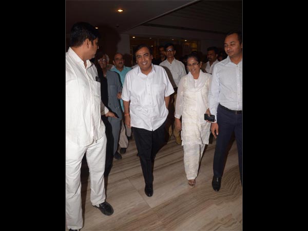 Mukesh Ambani Pays Respects To Late Nana Chudasama