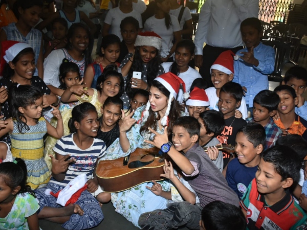 Children Have Fun Celebrating Christmas With Jacqueline