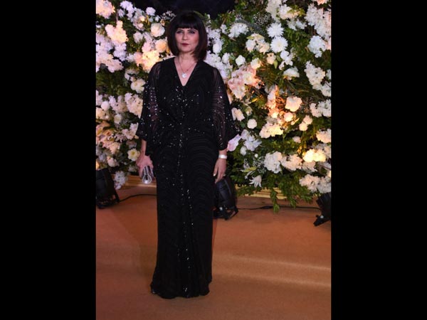 Denise Miller-Jonas, Nick’s Mum Sparkling In Black Gown