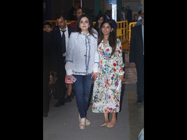 Isha Ambani Poses With Mum Nita Ambani