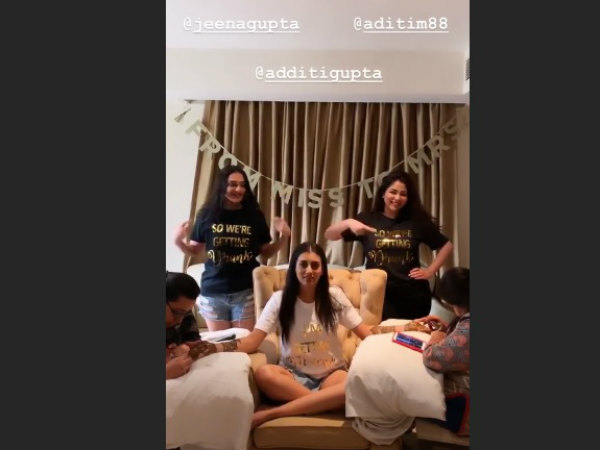 Additi Poses While Getting Mehendi Applied