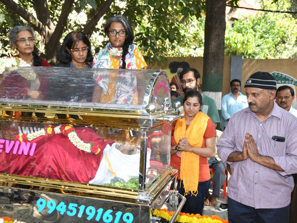 Loknath Death: Stars And Well-wishers Pay Their Last Respects To The Veteran Actor; View Pics Loknath Death: Stars And Well-wishers Pay Their Last Respects To The Veteran Actor; View Pics
