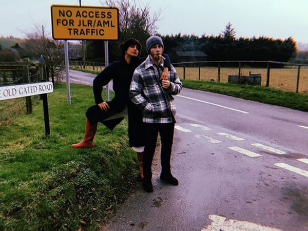 Priyanka & Nick Take A Christmas Stroll