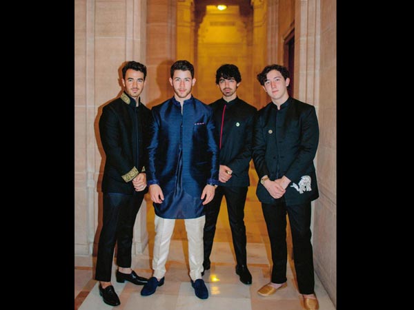 The Jonas Brothers Pose For A Picture