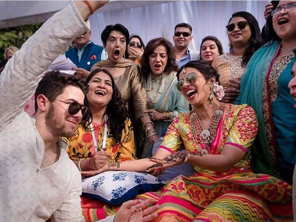 Mehendi Hai Rachne Waali