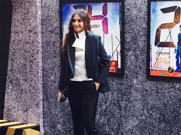 Sonam Kapoor On Koffee Couch!