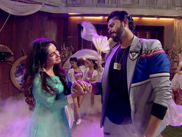 It's Sreesanth Vs Dipika