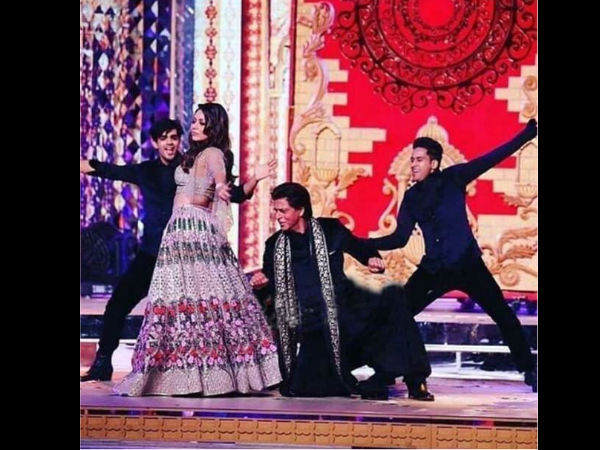 Shahrukh Khan & Gauri Khan Danced To Romantic Numbers