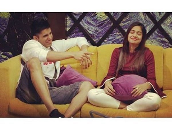 Divya Is Hurt! Divya Is Hurt!