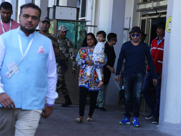 Arpita Khan & Aayush Sharma Along With Their Son Ahil