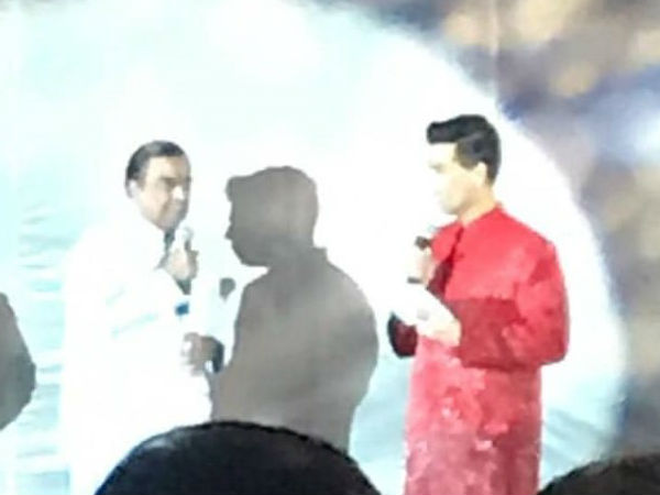 Shahrukh Khan Took Over EmCee Karan Johar