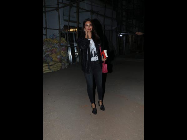 Casual Chic Esha Gupta