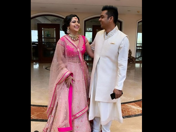 Pooja Banerjee Congratulates The Couple