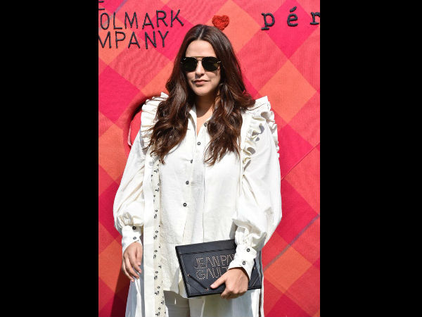 Neha Sure Knows How To Make Heads Turn