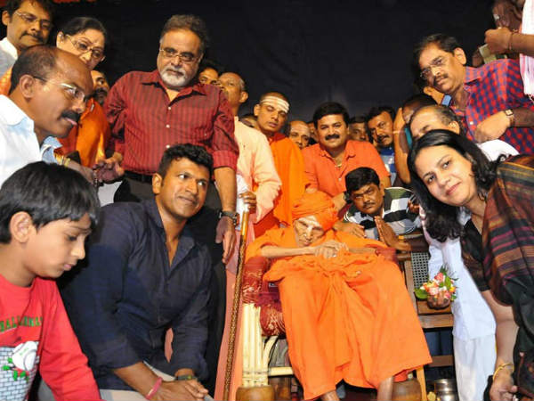 Swamiji's Support For Doddamane Huduga