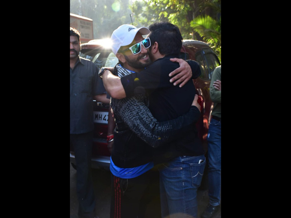 Ranveer Hugging It Out With Director Kabir Khan