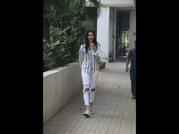 Ananya Pandey Gives A Look Of Surprise When She Is Snapped By Paps
