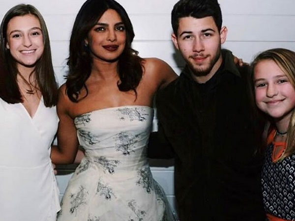 Priyanka- Nick Pose With The Guests