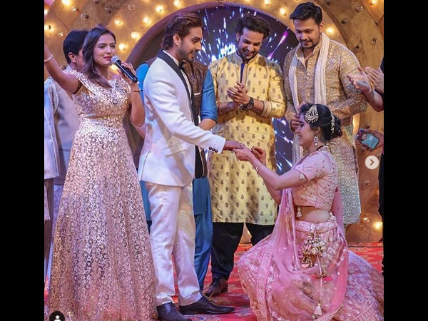 Engagement Pic: Sheena Goes Down Her Knees To Propose Rohit Engagement Pic: Sheena Goes Down Her Knees To Propose Rohit