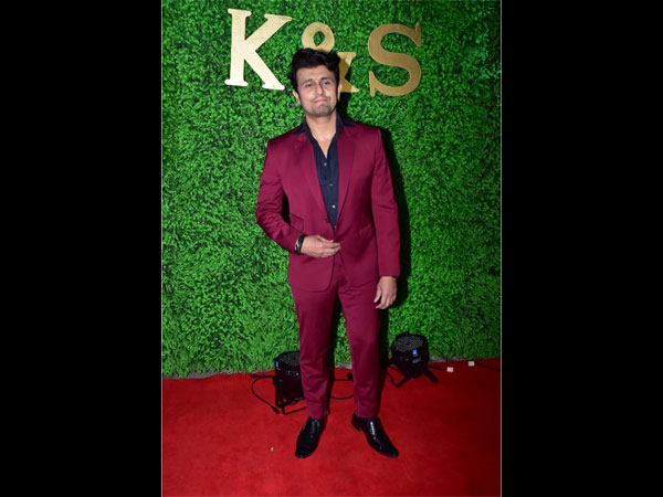 Sonu Nigam Smiled For The Cameras