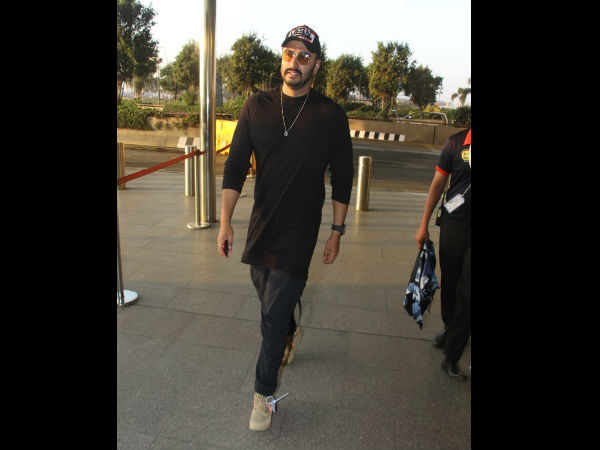 Arjun Kapoor Is All Smiles At The Airport