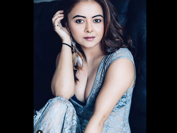 Devoleena Trolled For Flaunting Cleavage