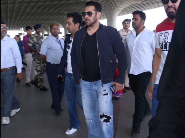 Salman Khan Looked Totally Cool At The Airport
