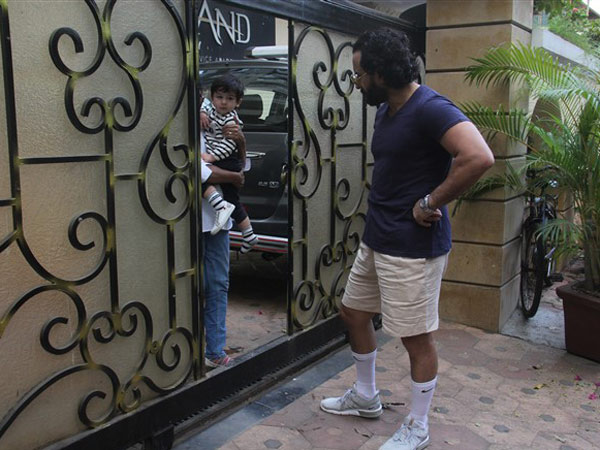 Taimur Snapped With His Dad